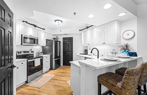 New Smyrna Beach Wohnung | Modern Coastal Retreat at Oceanwalk Walk to Beach and Resort Amenities OW4-402