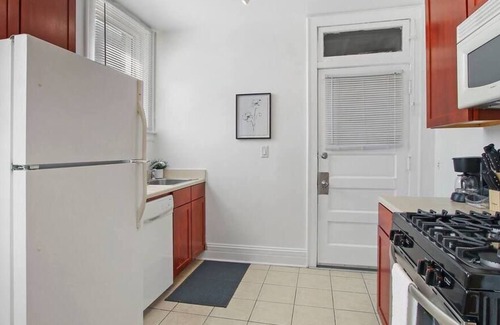 Old Irving Park Wohnung | Modern Comfort 2BR Haven in Chicago