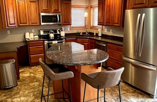 Casper Haus | Modern Comforts - Stay/Work/Play