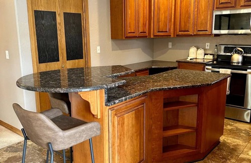 Casper Haus | Modern Comforts - Stay/Work/Play