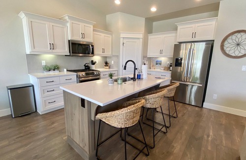 Meridian Haus | Modern Comfy 3BR house near the Village + Downtown