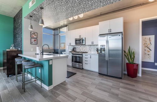Downtown Las Vegas Wohnung | Modern Corporate Condo with Vibrant Views of Las Vegas