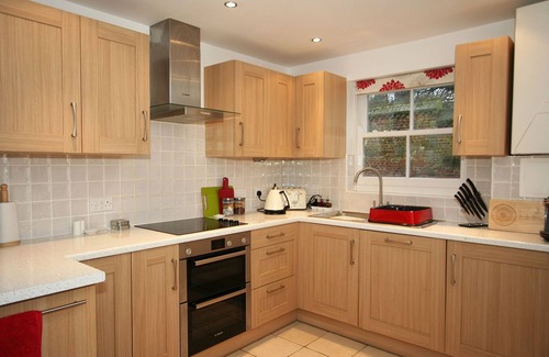 Ely Hütte | Modernes Häuschen im traditionellen Stil mit Parkplatz vor der Haustür der Kathedrale