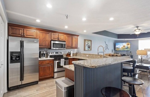 Kaiser Eigentumswohnung | Modern Decor, Views, Grill, Workstation, Boat + 2 PWC Slips & Resort-Style Amenities