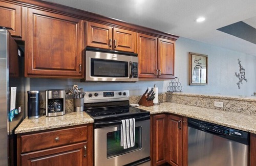 Kaiser Eigentumswohnung | Modern Decor, Views, Grill, Workstation, Boat + 2 PWC Slips & Resort-Style Amenities