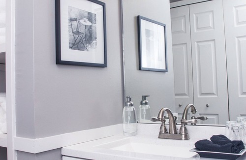 Tougaloo Eigentumswohnung | Modern Designer Condo Near I55 w/Balcony