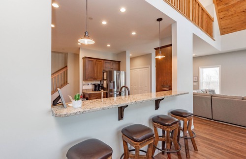 McHenry Haus | Wanderlust: Lake Area, Ski Area, Dogs Welcome, Hot Tub, Fire Pit, Fireplace!