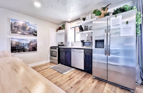 Toquerville Haus | Modern Downstairs Suite in Zion