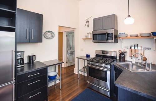 West Seventh Haus | Modern Elegance & Historic Charm W7th / DT STP South Unit