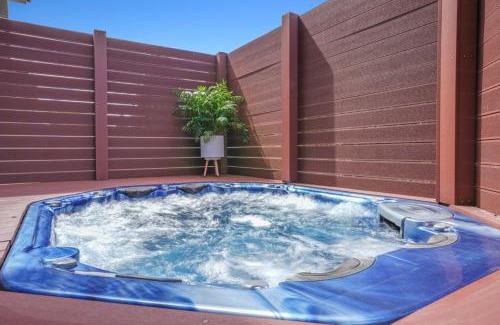 Shell Cove Haus | Modern Executive Ocean View Oasis Shell Cove Mansion 5 Minutes to Beach Sleeps 16