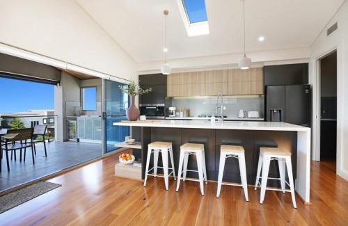 Shell Cove Haus | Modern Executive Ocean View Oasis Shell Cove Mansion 5 Minutes to Beach Sleeps 16