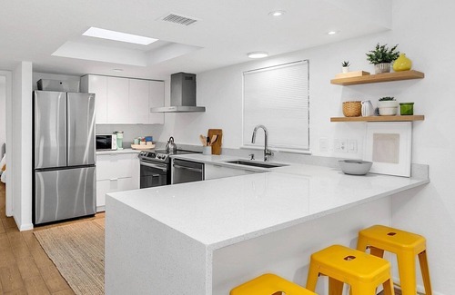 Fairvilla Haus | Modern, fabulous two-bedroom with parking in Winter Park