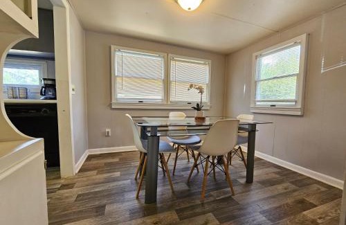 Adamstown Haus | Modern Farm Home Wt Large Parking, Front Porch
