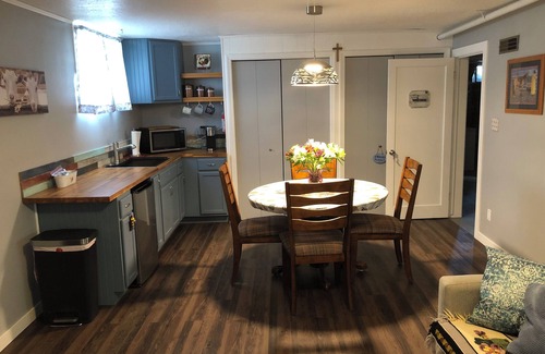 Erda Wohnung | Modern Farmhouse Basement Apartment in Rural Erda