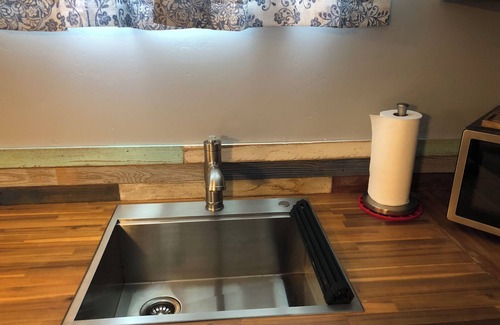 Erda Wohnung | Modern Farmhouse Basement Apartment in Rural Erda