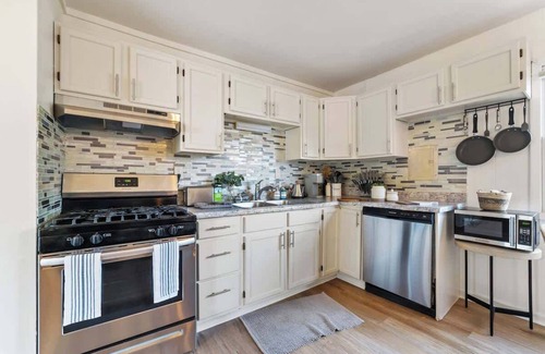 Streamwood Haus | Modern Farmhouse | Yard + Pets OK | LCP Collection