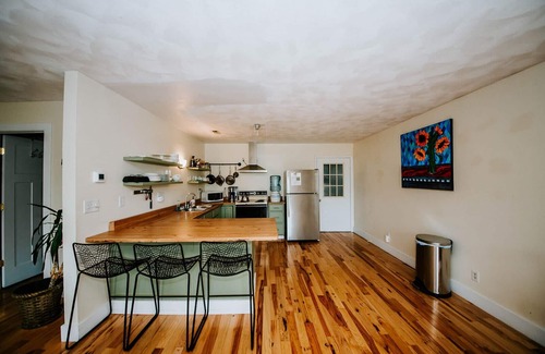 Battle Creek Haus | Modern Flat on Organic Farm