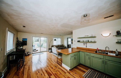 Battle Creek Haus | Modern Flat on Organic Farm