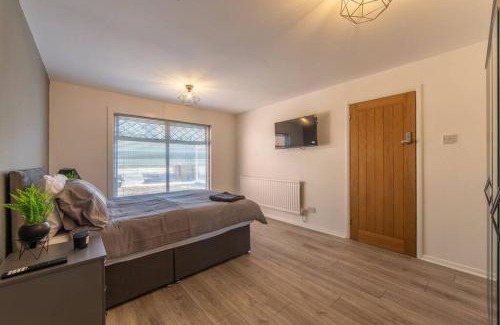Cwmbran Wohnung | Modern Fully Renovated 4 Bedroom