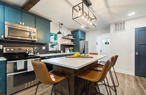 Caldwell Haus | Modern Gatsby 2b15b Caldwell Near Golf Course!