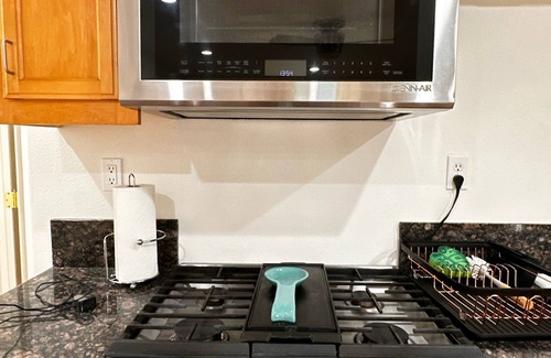 Chico Haus | Modernes 2B-Gästehaus mit Tennisplatz, Pool und Whirlpool