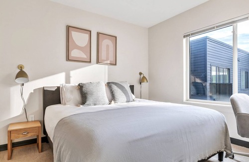 H Street Corridor Wohnung | Modern H Street 1BR w/ Gym, W/D & Pool, across from WF, by Blueground