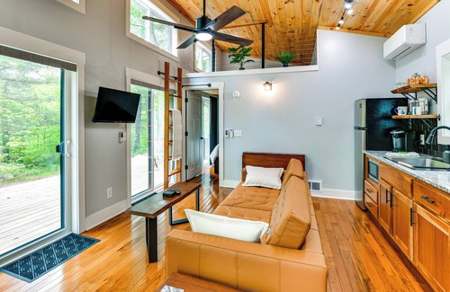 Paris Haus | Modern Hersey Tiny Home w/ Private Hot Tub!