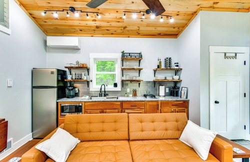 Paris Haus | Modern Hersey Tiny Home w/ Private Hot Tub!