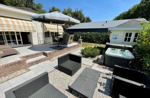 Kaatsheuvel Haus | Modern Holiday Home in Kaatsheuvel with bubble bath