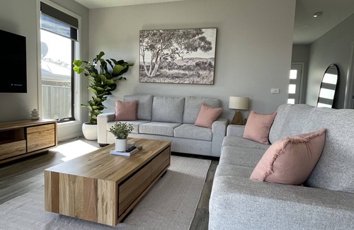 Mansfield Haus | Modern Home Away From Home