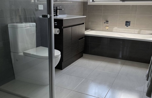 Mansfield Haus | Modern Home Away From Home