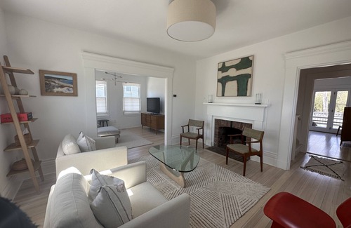 Vineyard Haven Haus | Modern Home close to Steamship and Downtown Vineyard Haven!