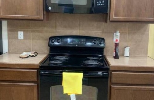 Gonzales Haus | Modern Home & covenant between Baton Rouge and New Orleans close to I-10