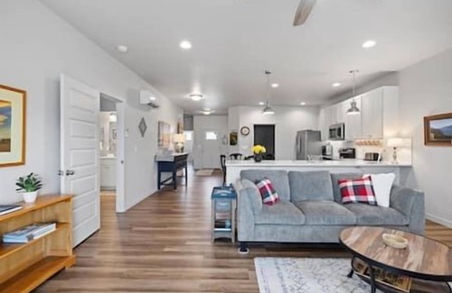 Benton City Haus | Modern Home in Wine Country