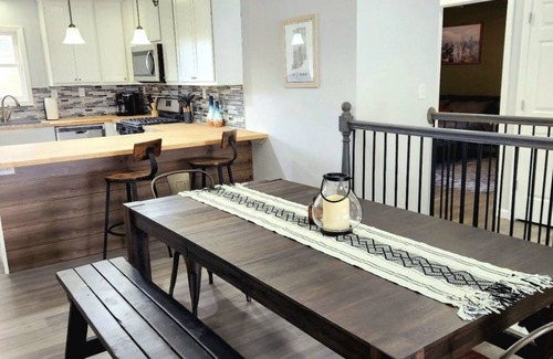 Valparaiso Haus | Modern Home, Sleeps 10, Near Downtown and VU, over 2000 sqft