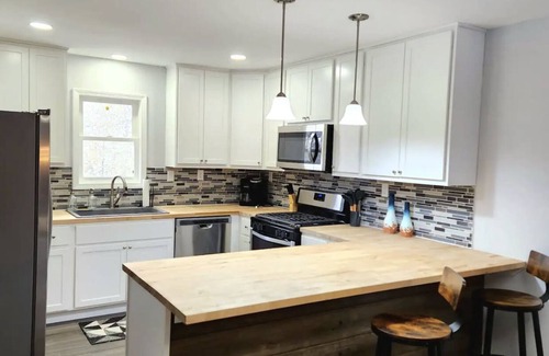 Valparaiso Haus | Modern Home, Sleeps 10, Near Downtown and VU, over 2000 sqft