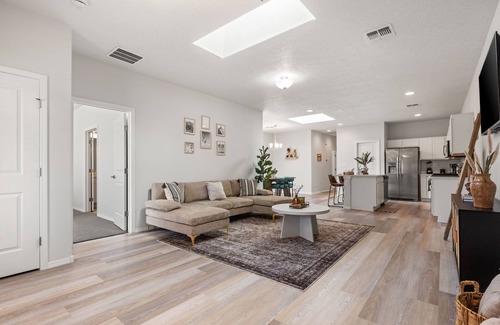 Mesa Del Sol Innovation Park Haus | MODERN HOME W/3BR NEXT TO AIRPORT & NETFLIX