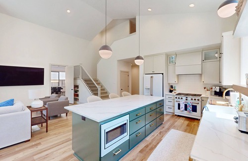 Detroit Haus | Modern home with private backyard, AC, & full kitchen - next to lake