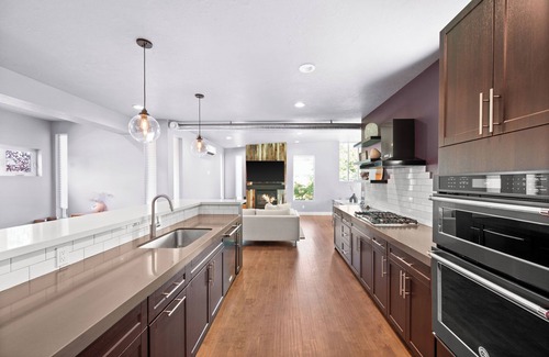 Millcreek Haus | Modern House, Fully Fenced, Private Balcony, Fire Pit, Close to Ski Resorts