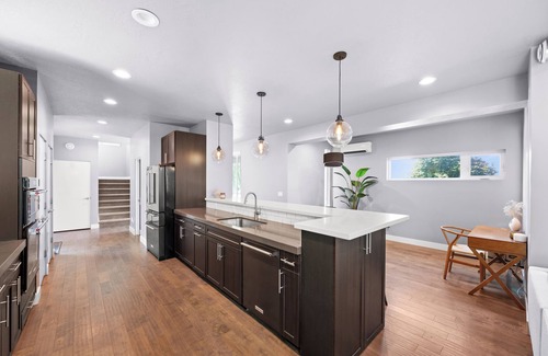 Millcreek Haus | Modern House, Fully Fenced, Private Balcony, Fire Pit, Close to Ski Resorts