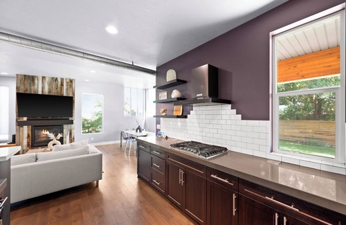 Millcreek Haus | Modern House, Fully Fenced, Private Balcony, Fire Pit, Close to Ski Resorts