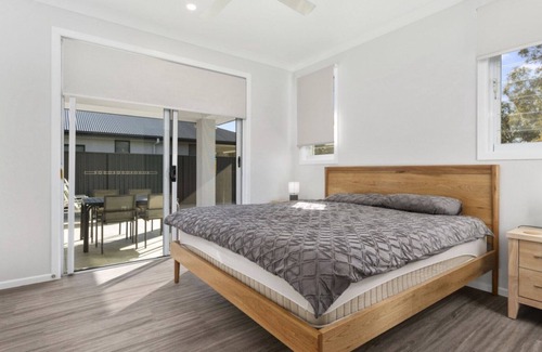 Banksia Beach Haus | MODERN HOUSE OVER LOOKING THE GOLF COURSE
