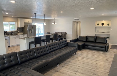 Paradise Hills Civic Haus | Modern House with Trailer Parking