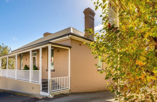 Hobart Central Business District Wohnung | Modernes Apartment in der Innenstadt, 6 Gehminuten zum Geschäftsviertel mit Parkplatz abseits der Straße