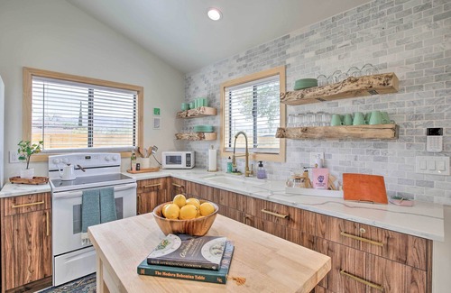 Joshua Tree Haus | Modern Joshua Tree Bungalow with Fire Pit & BBQ!