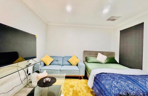 Brabham Haus | Modern King Suite on Swan Valley Doorstep