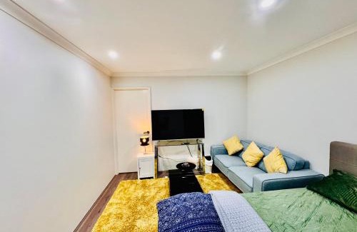 Brabham Haus | Modern King Suite on Swan Valley Doorstep