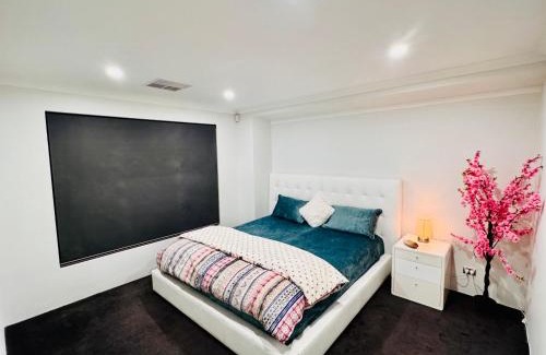 Brabham Haus | Modern King Suite on Swan Valley Doorstep