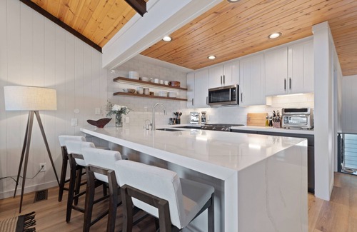 Brockway Eigentumswohnung | Modern, Lake View, Direct Access, Buoy Avail, EV Charger