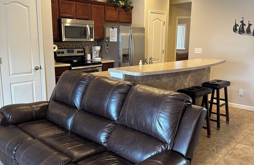 Lake Ozark Eigentumswohnung | Moderne Seeseiten-Eigentumswohnung bei Monarch Cove mit Boots-Beleg - Hufeisenschlaufe